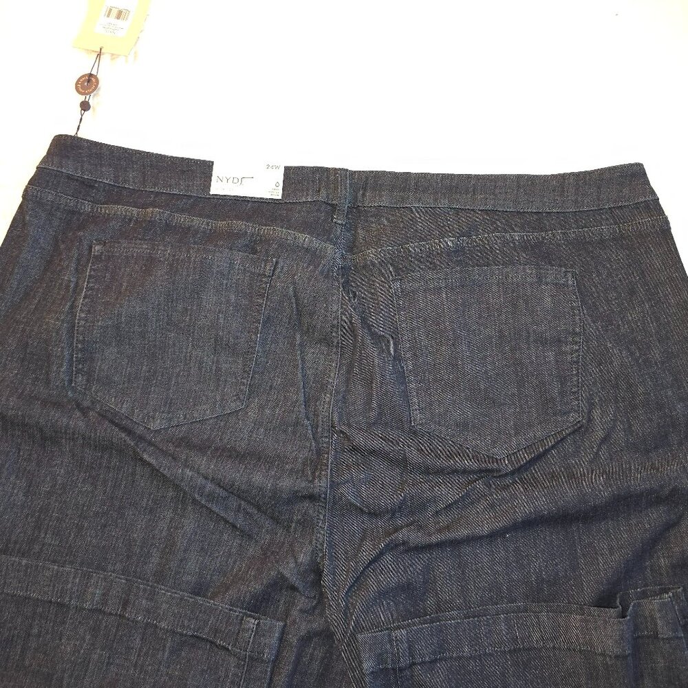 NWT Plus Size Teresa Wide Leg Ankle Jean w/ Plackets - Lightweight Rinse - 24W - Picture 11 of 15